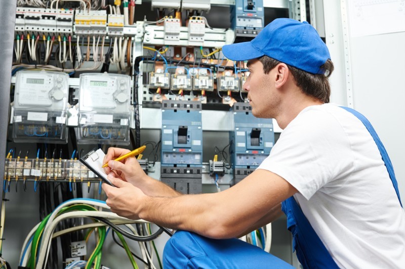 Benefits of Hiring an Electrician for a Lighting Installation in Austin